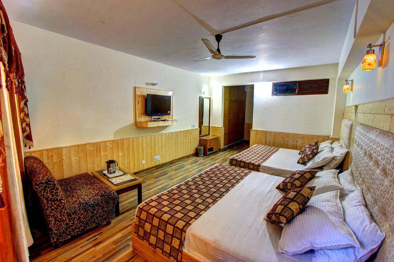 Hotel Highway Inn Manāli Екстериор снимка